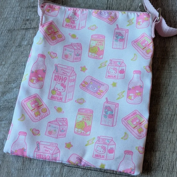 Loungefly Sanrio Hello Kitty And Friends Beverages Passport Crossbody Bag - Picture 4 of 8